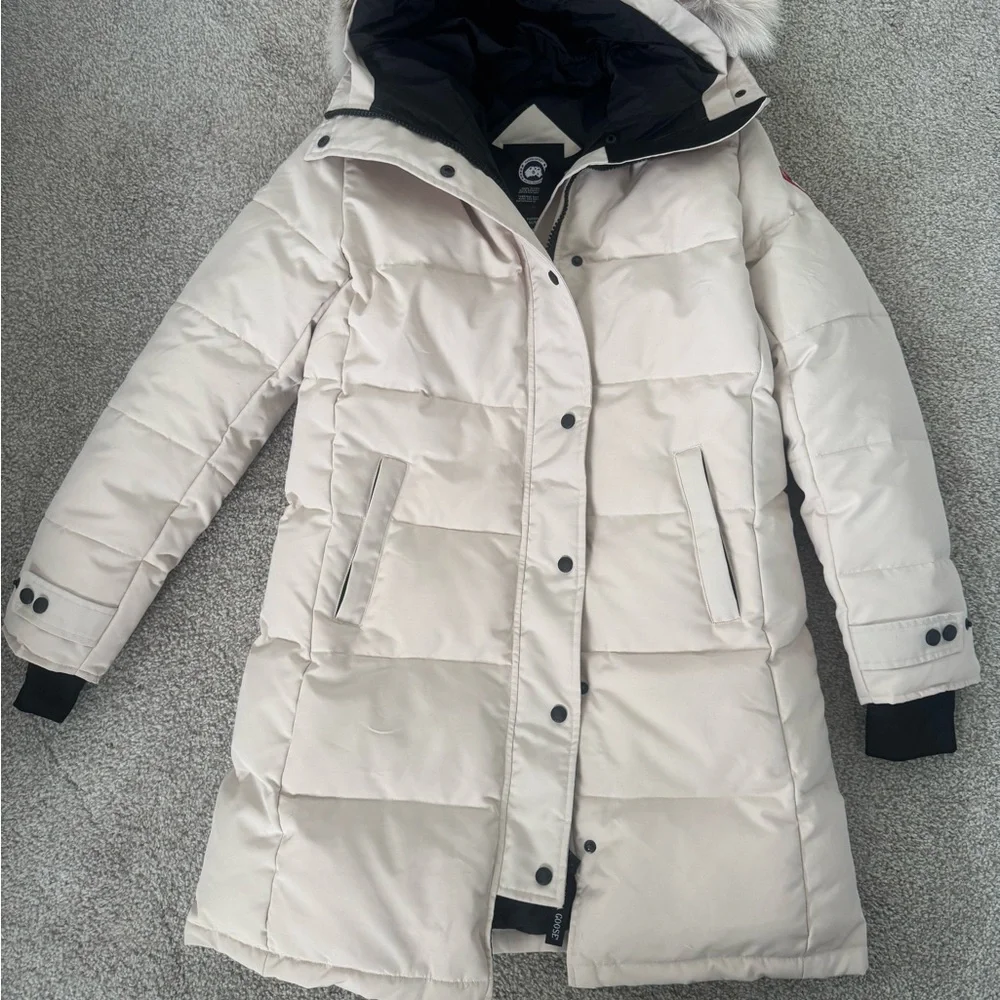 Canada Goose Women's Beige Hooded Puffer Jacket - Picture 1 of 8